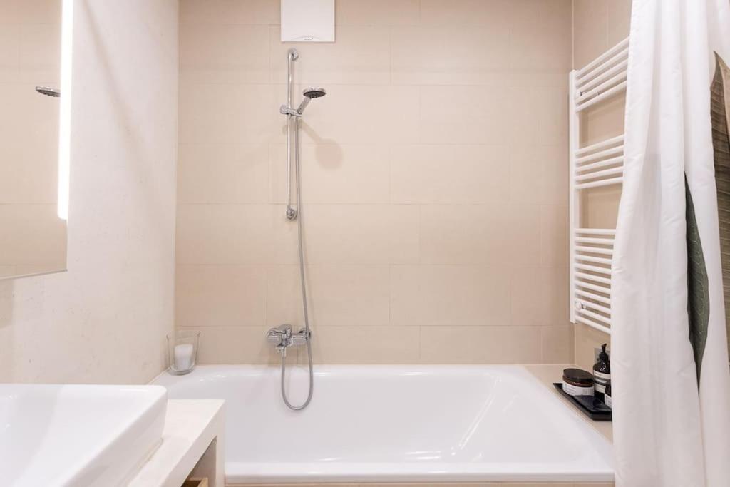 Dream Apartment - Central And Quiet With Ac And Free Parking Garage Viena Exterior foto