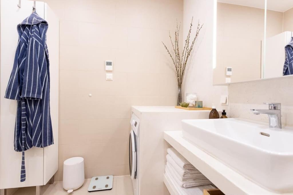 Dream Apartment - Central And Quiet With Ac And Free Parking Garage Viena Exterior foto